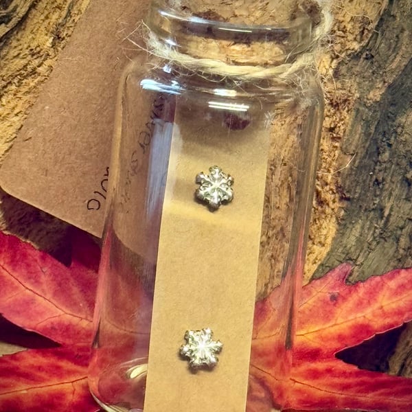 Tiny snowflake silver stud earrings 