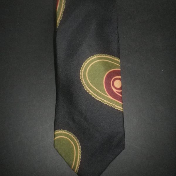 Large paisley on deep navy silk tie, 8.5cm blade, free shipping, gift wrapped