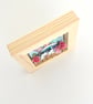Little houses on a fabric hill, with flowers, in small wooden frame - Image 6