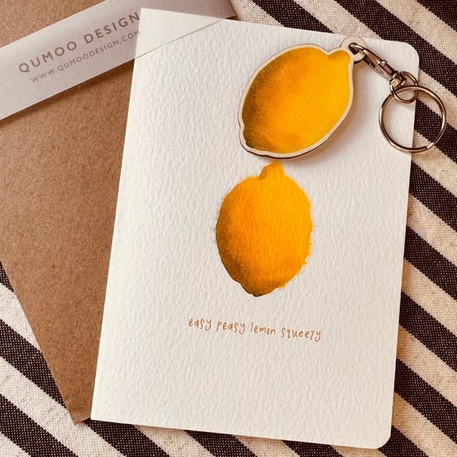 Lemon Card and Wooden Keychain Gift Set Easy Peasy Lemon Squeezy (QM2041)