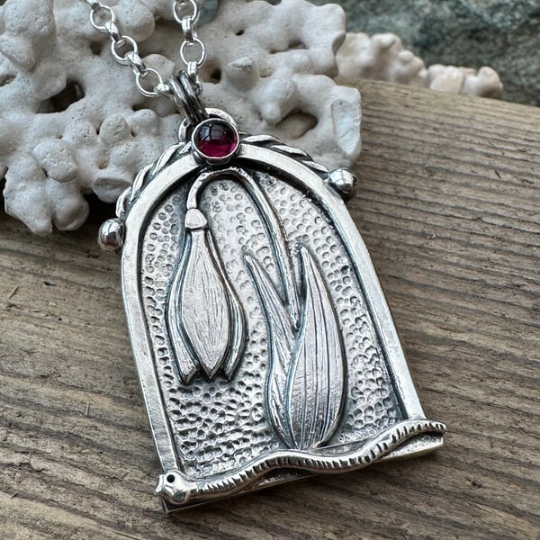 Snowdrop Pendant with Garnet
