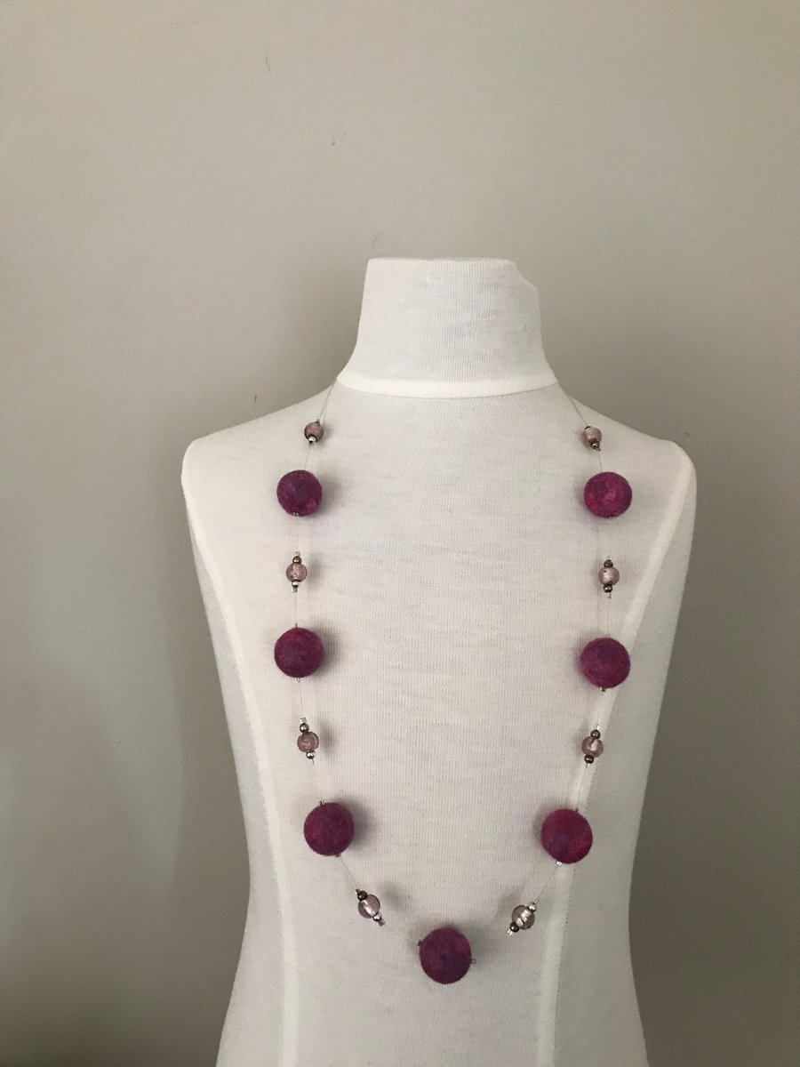 Felt Necklace. (259)