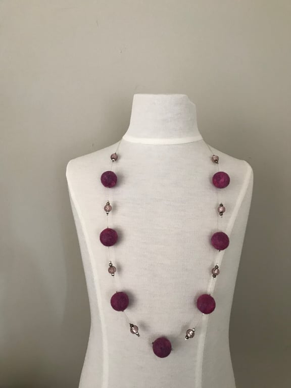 Felt Necklace. (259)