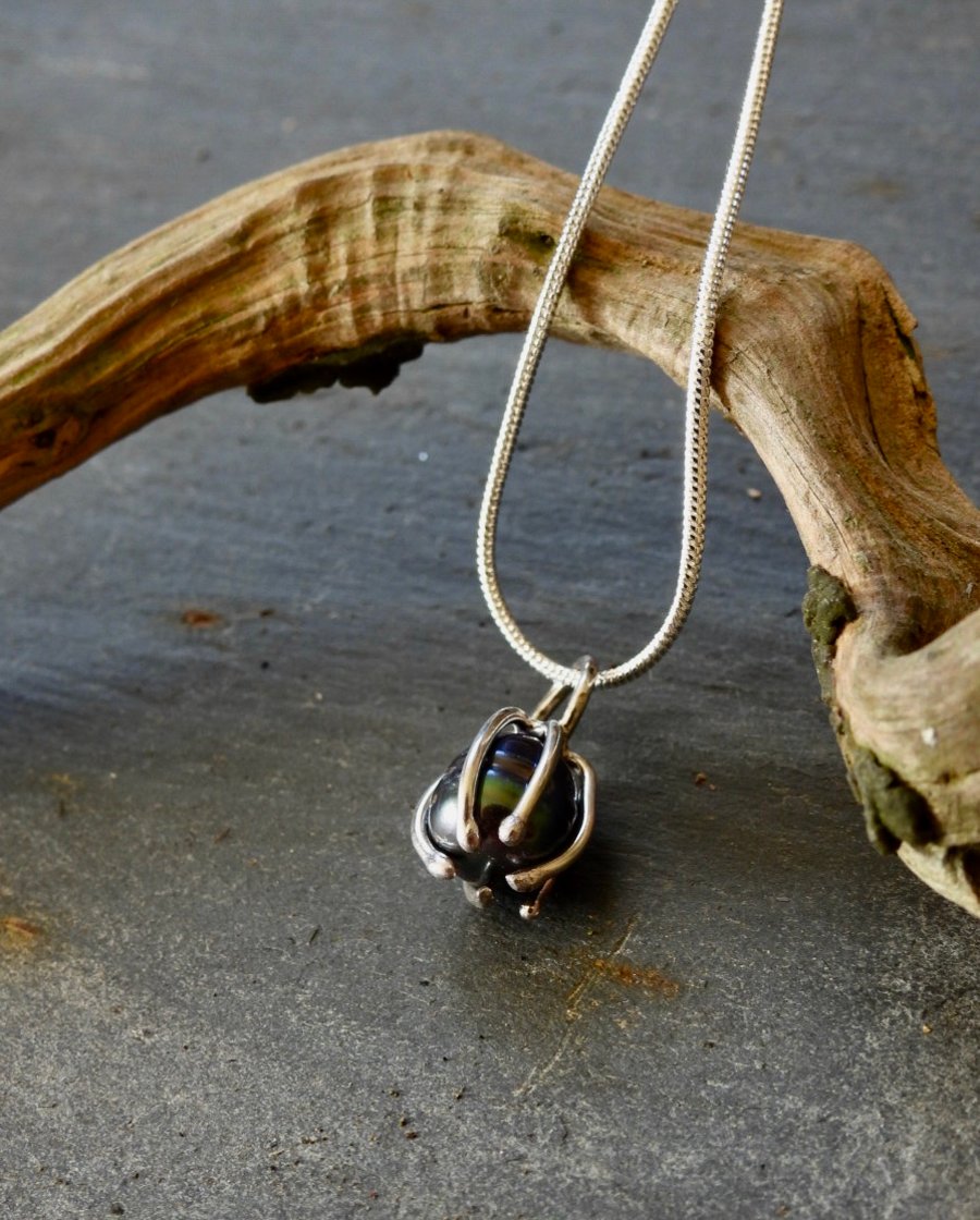 Flower Bud Silver And Black Pearl Necklace.