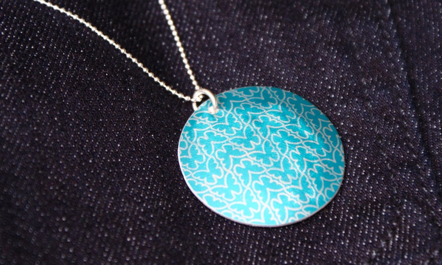 Butterfly pattern domed necklace - turquoise