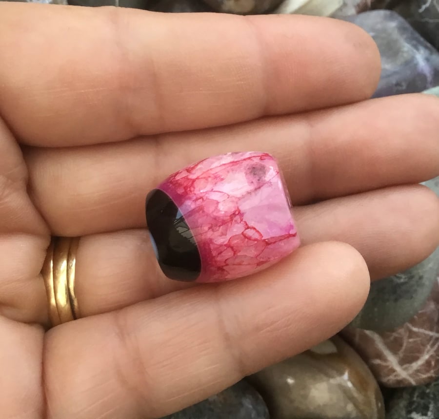 Lovely Pink and Black Centrally Drilled Crackle Agate Gemstone Barrel Bead.