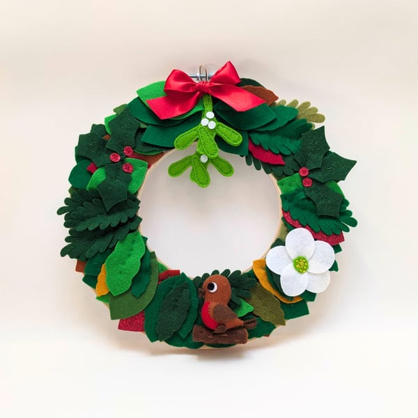 Felt Christmas Wreath with Robin & Mistletoe  - Festive Door & Wall Decor