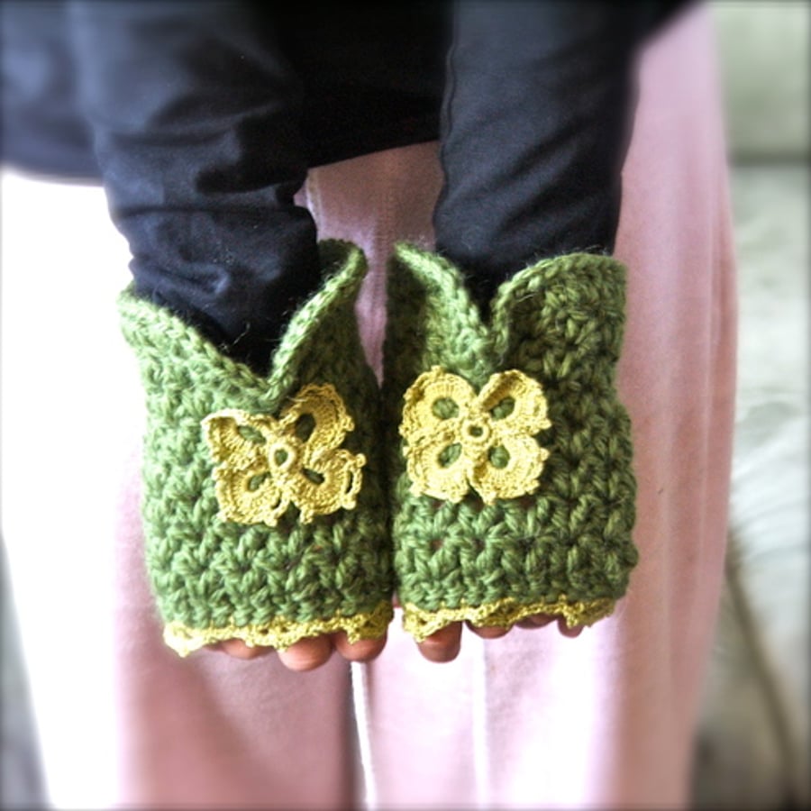 Fingerless Crochet Mittens With Crochet Motif - ready to ship