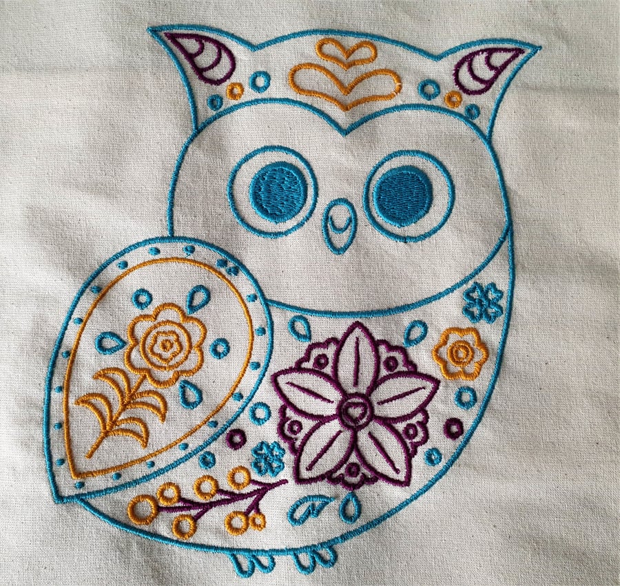Cushion cover with cute, embroidered owl design