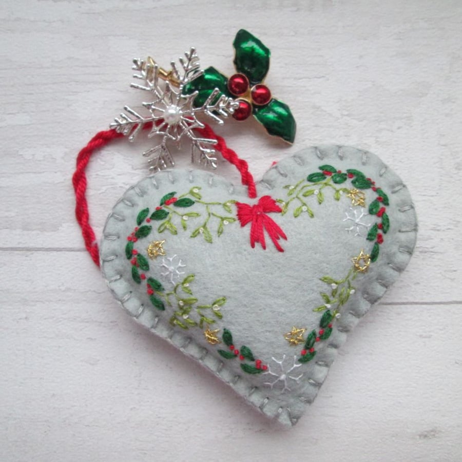 2021 Hand Embroidered Keepsake Heart No 6 - Wreath on Pale Grey