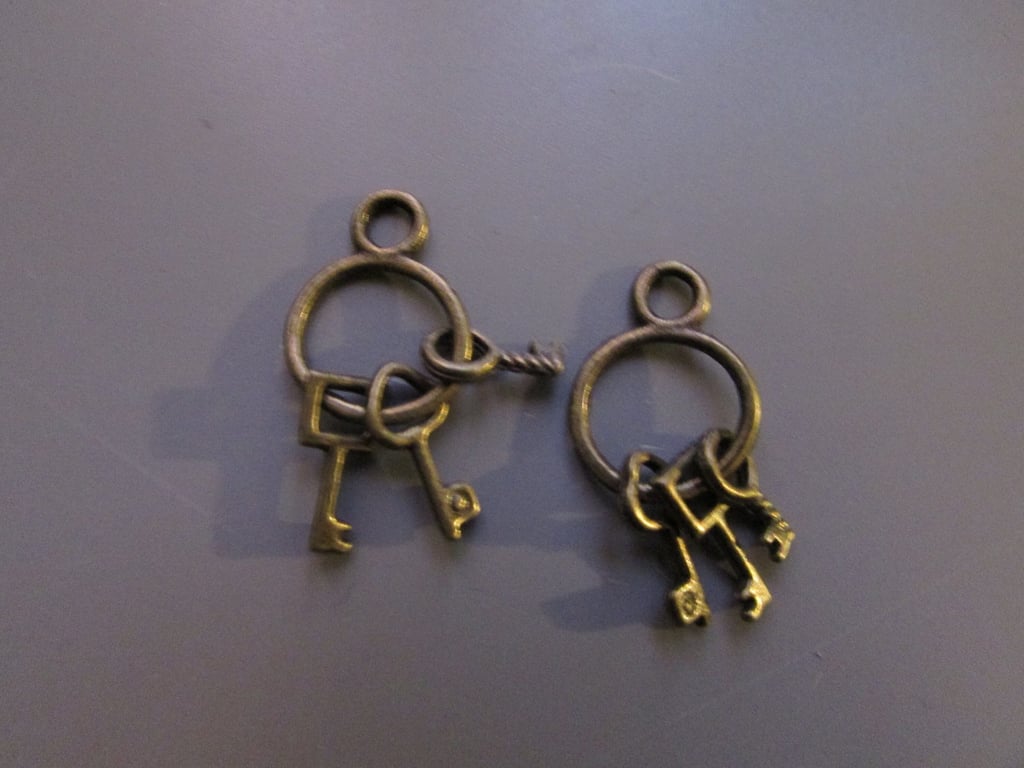 Bronze Jailers Keys Jewellery making charm pendant x 2