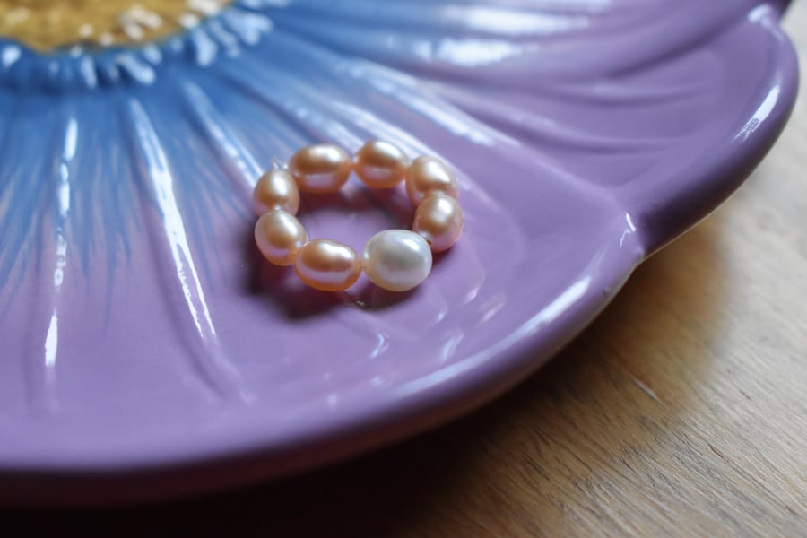 Pale Pink Rice Freshwater Pearl Elastic Ring Band - Natural Pearls