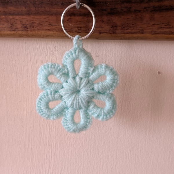 Crochet flower keyring - bagcharm - light green