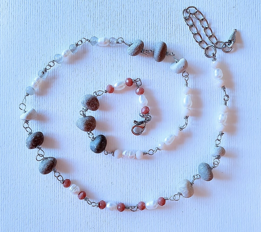 Pebble and pearl chain-link necklace 