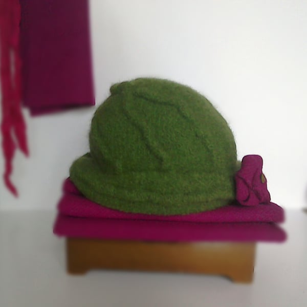 Cloche hat, vintage style in green felted wool with Harris Tweed trim