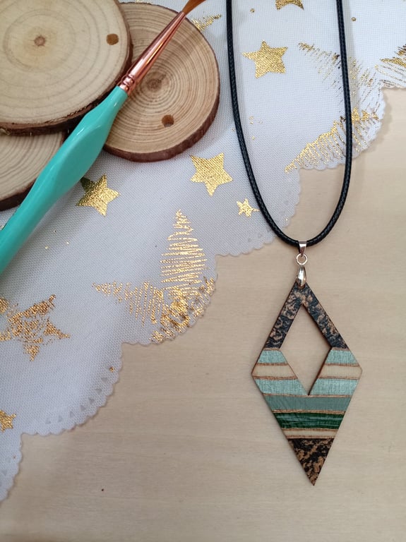 Green wooden diamond hand painted necklace 
