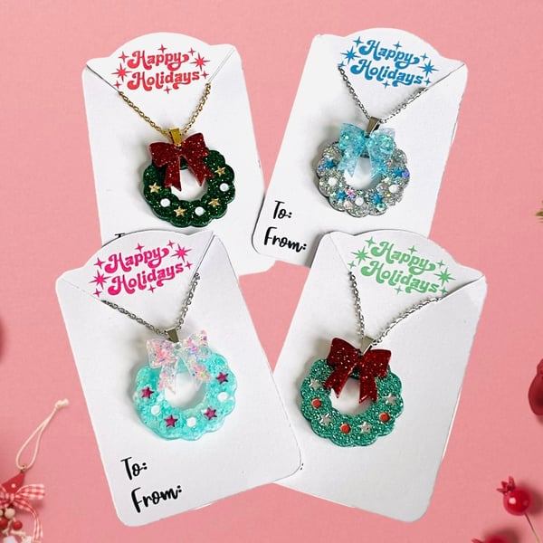 Christmas wreath pendant, Xmas jewellery, Christmas gift for friend, 