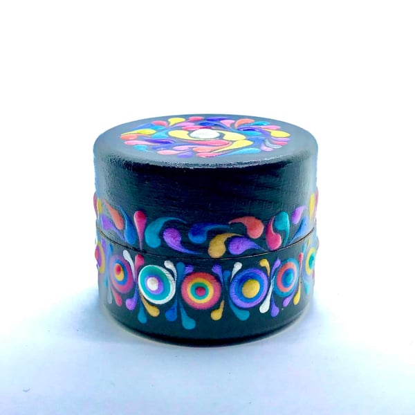 Multi-coloured Ring Box
