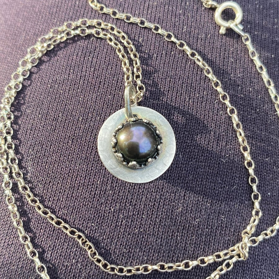 Black pearl pendant 