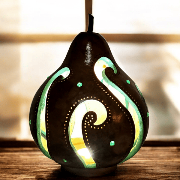 Seagrass SwirlGourd Lamp
