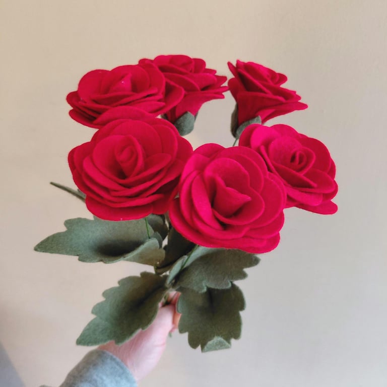 Handmade Felt Rose Bouquet: Everlasting Floral Arrangement