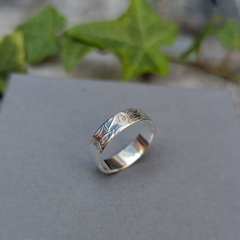 Sterling Silver 5mm Leaf Patterned Ring - JBJ4035