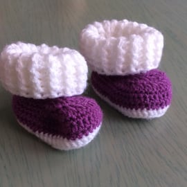 Gorgeous crocheted booties 