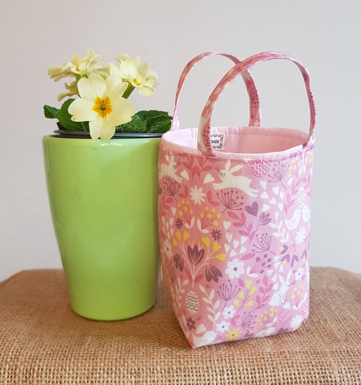 Mini Easter gift bag: bunnies on pink