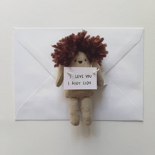 Small Pocket Lion holding note, I Love You, I Ain't Lion, Gift