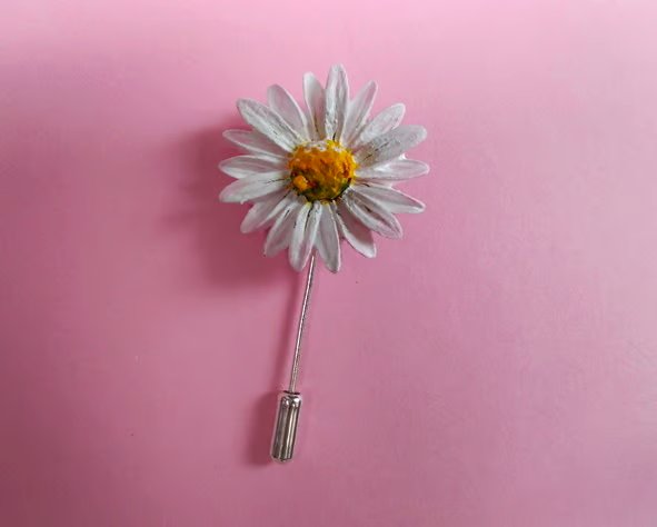 WHITE DAISY PIN : Hand Painted Marguerite Daisy Lapel Flower Brooch