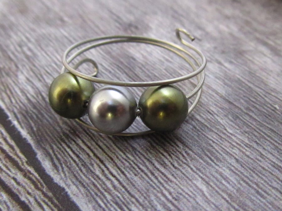Green Shell Pearl Memory Wire Ring, Shell Pearl Ring, Green Ring