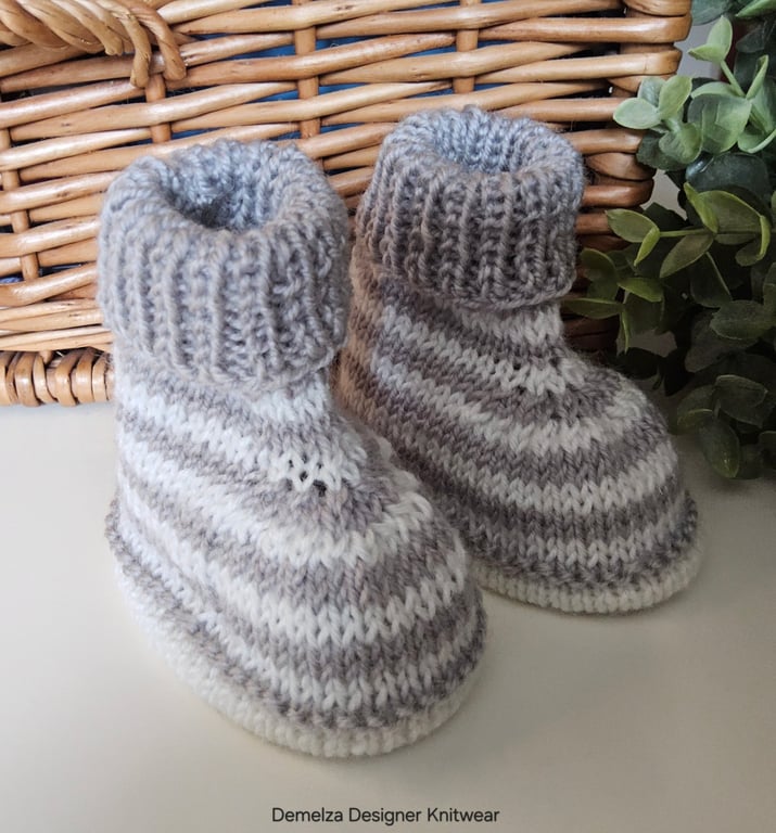 Baby Boy's Hand Knitted 95% Merino Wool Booties 0-3 months size 