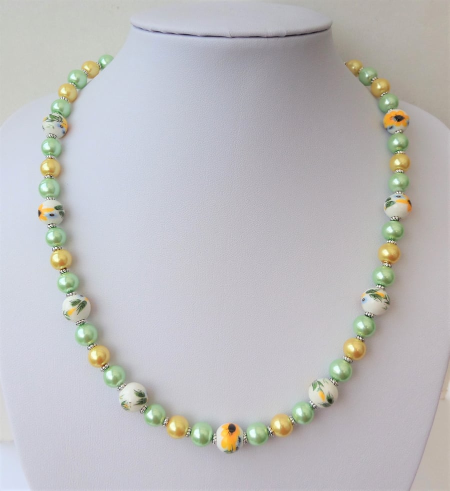 Yellow and green ceramic and glass pearl bead necklace.