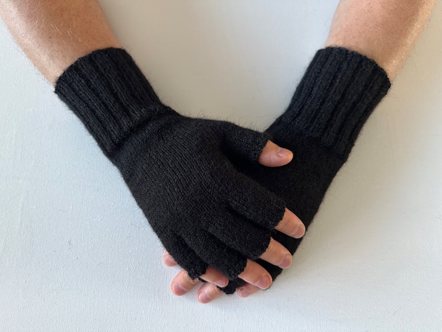 Fingerless gloves alpaca black