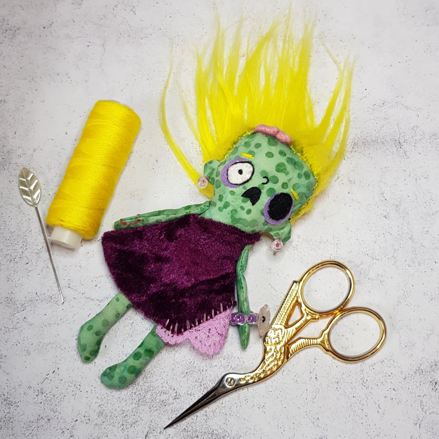Miniature Art Doll. Zombie Prom Blonde