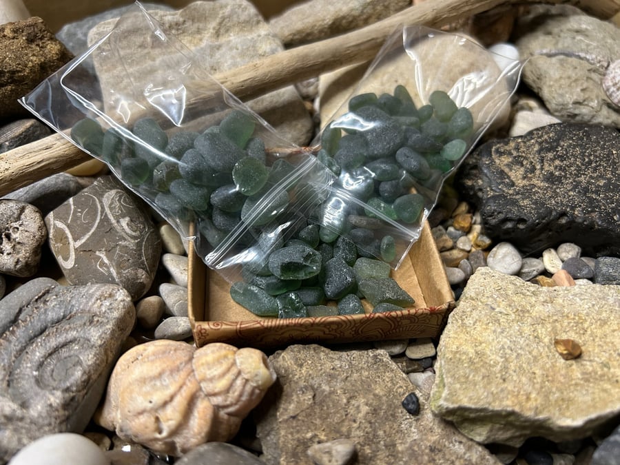 Seaham beach sea glass - 100g green mixed pieces - Craft bags