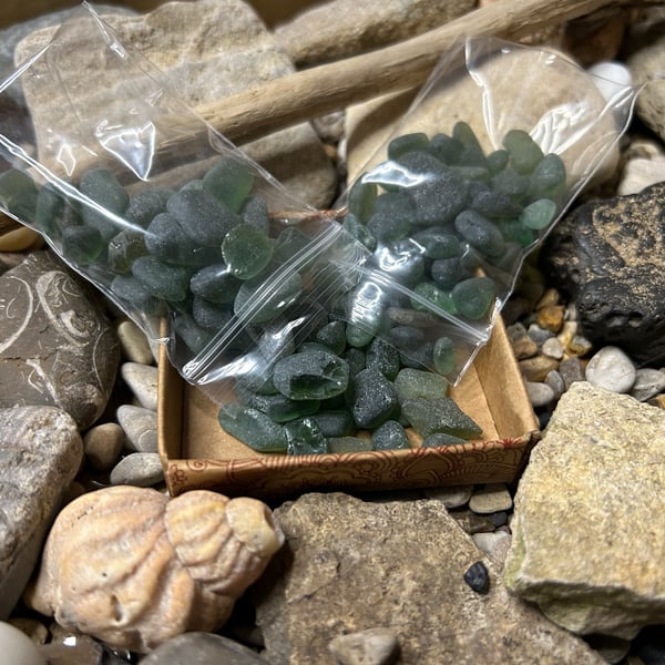 Seaham beach sea glass - 100g green mixed pieces - Craft bags