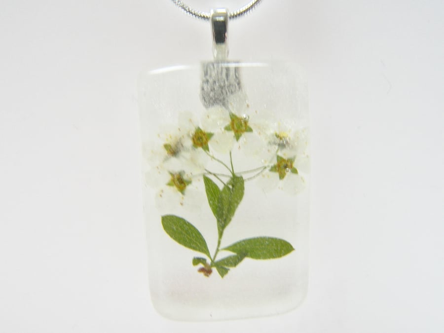 Real Mayflower Flower Necklace in Eco Resin - MAYFLOWER