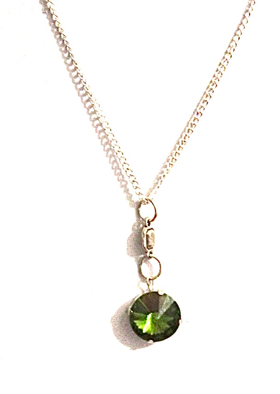 Green stone pendent