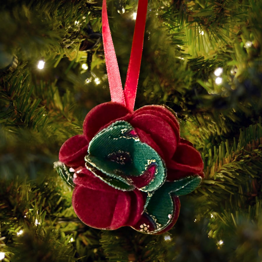 Christmas Tree Decoration, Green and Red Fabric Felt Flower Christmas Bauble