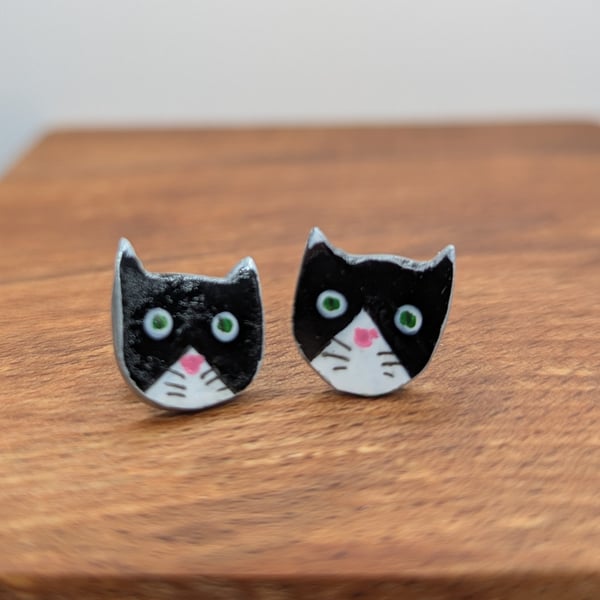 Black cat stud earrings 