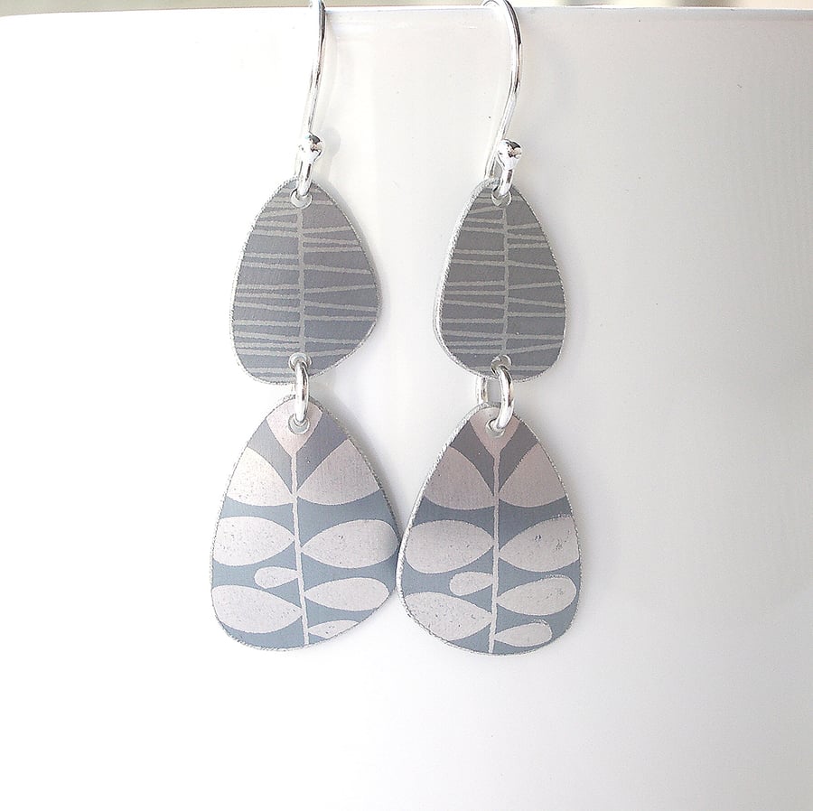 Pebble shaped mid century style silver drop leaf earrings