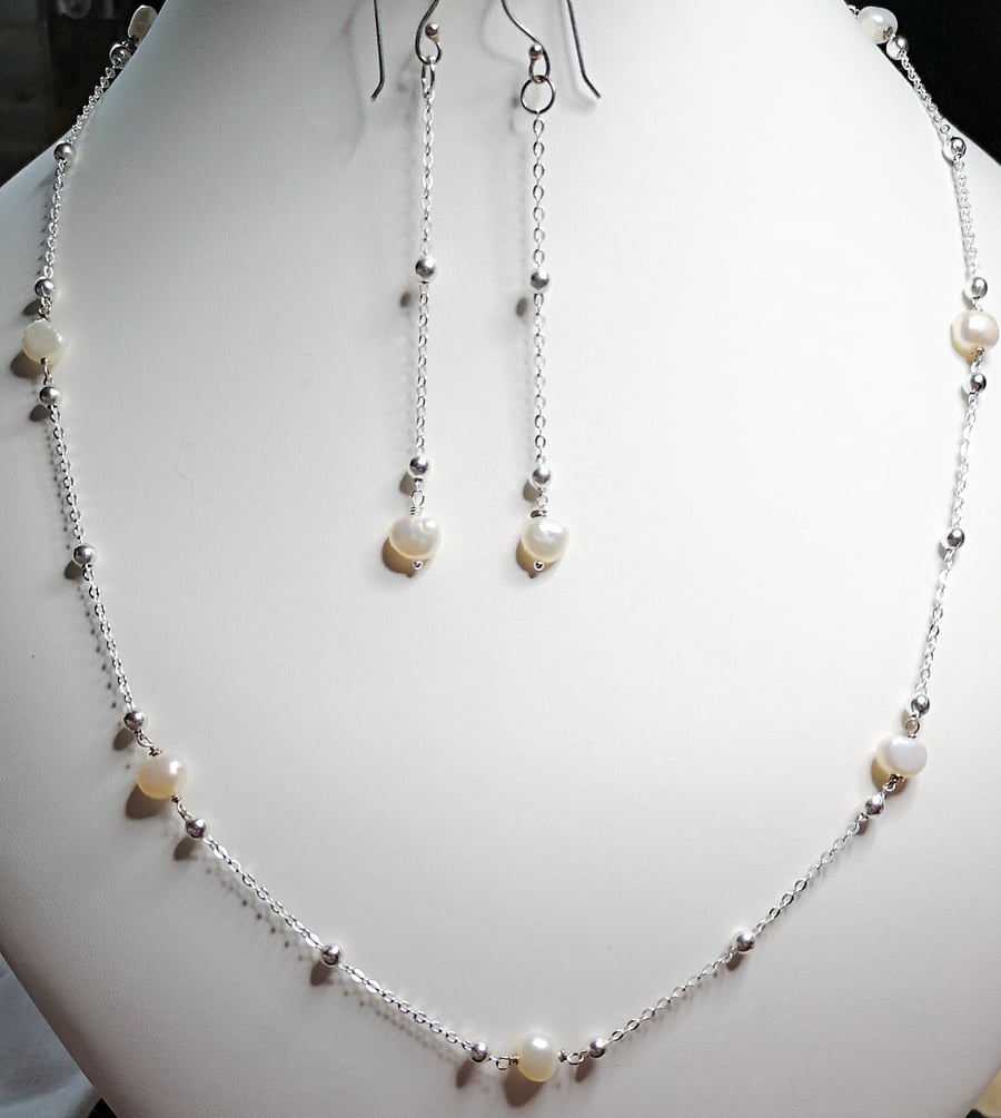 Pearl necklace and earrings set