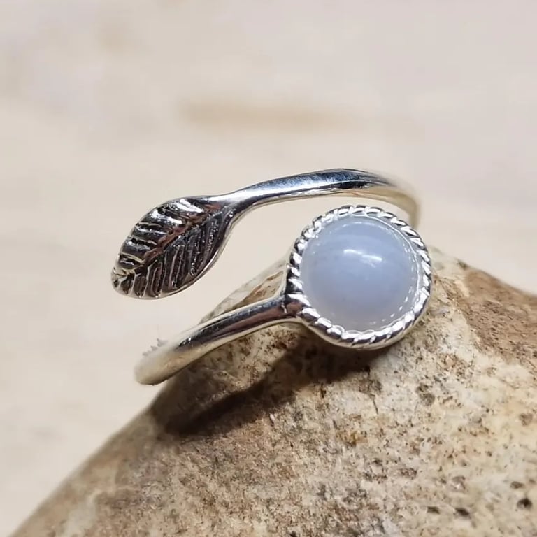 Blue lace agate leaf ring. 925 sterling silver. Size N