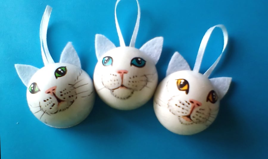 Cat Hanging Decoration Christmas Bauble x 3 White