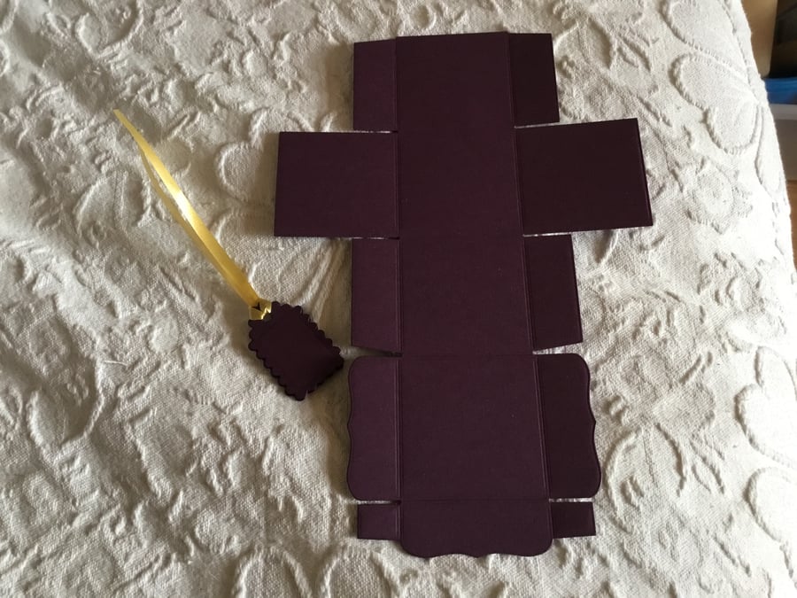 gift box. Self assembly gift box. Wedding favour box. Made to order. CC463