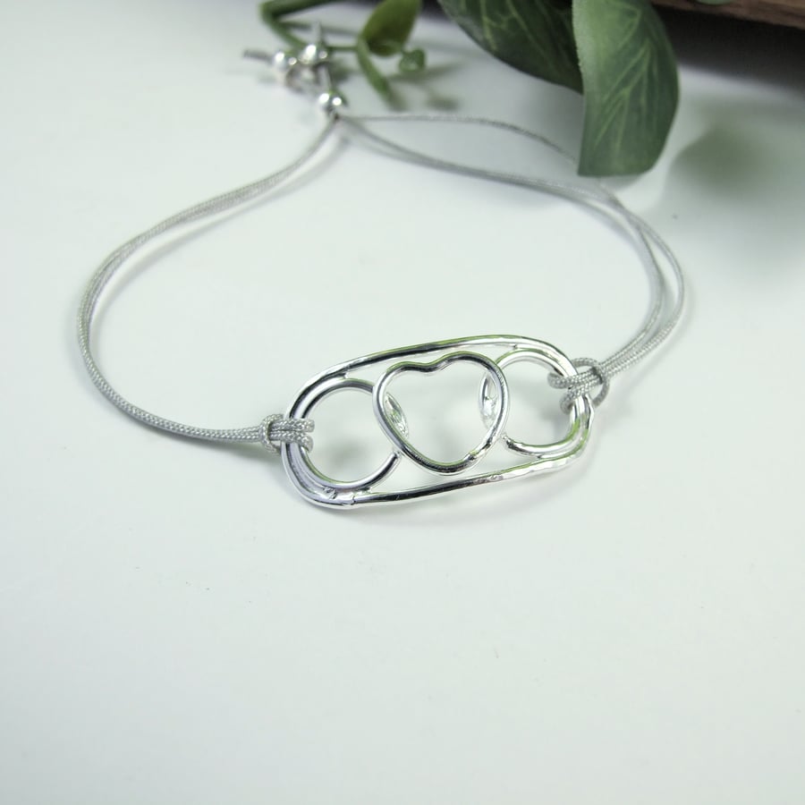 Love & Hugs Bracelet, Sterling Silver Heart and Circles. Adjustable Fit Freesize