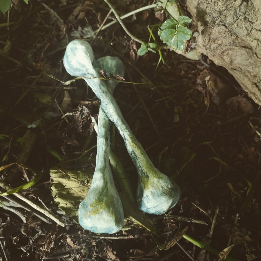 Faux Clay Decomposing Bones for Halloween