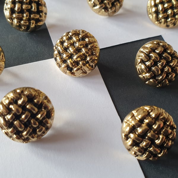 15mm 24L buttons Antique Gold Basket weave, lightweight