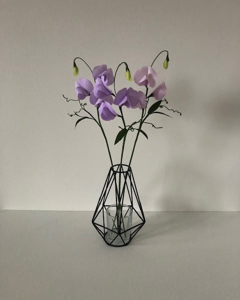 Paper flowers - sweet pea stem